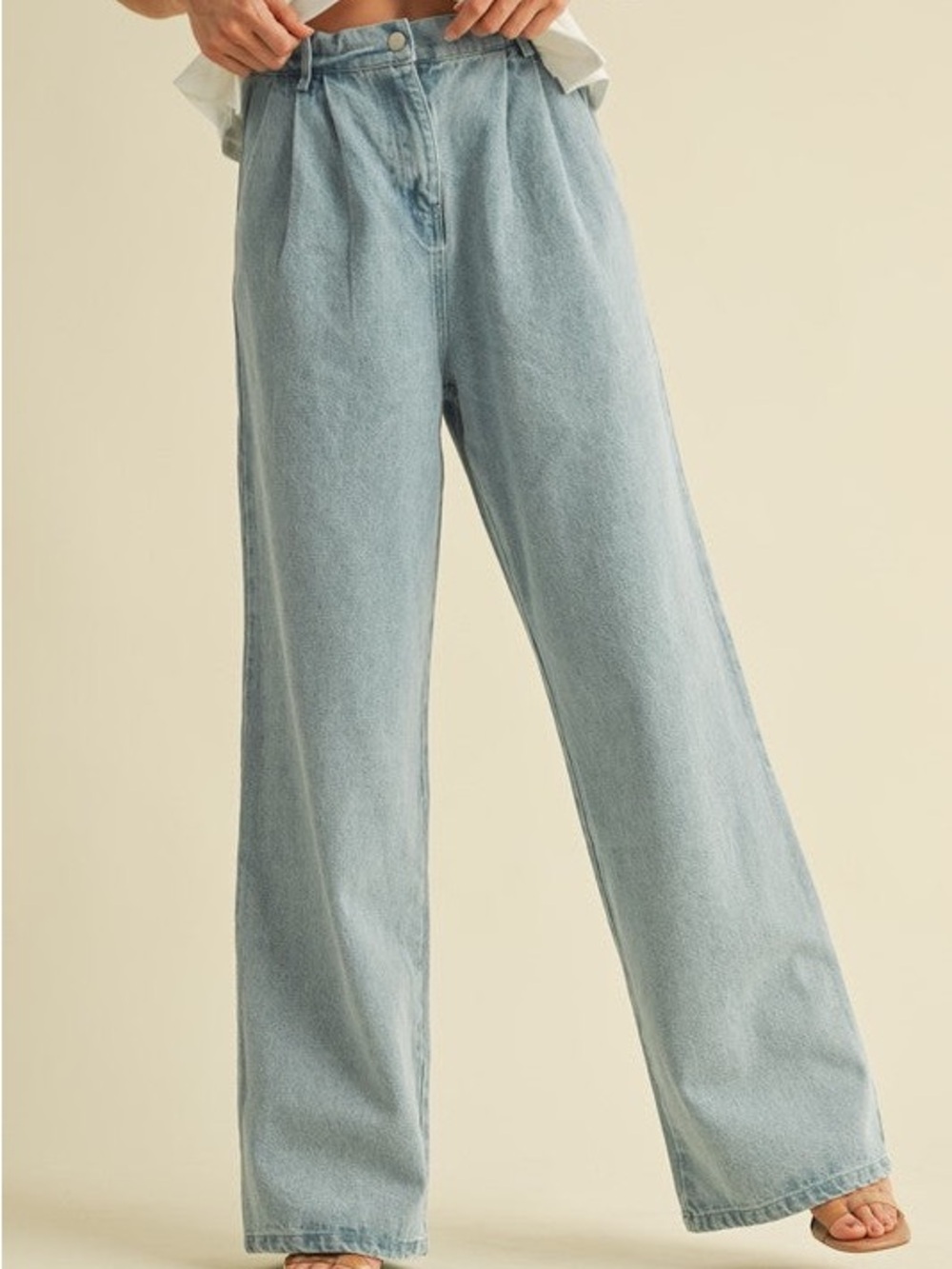 High-Rise Wide Leg Jeans in Light Blue Wash